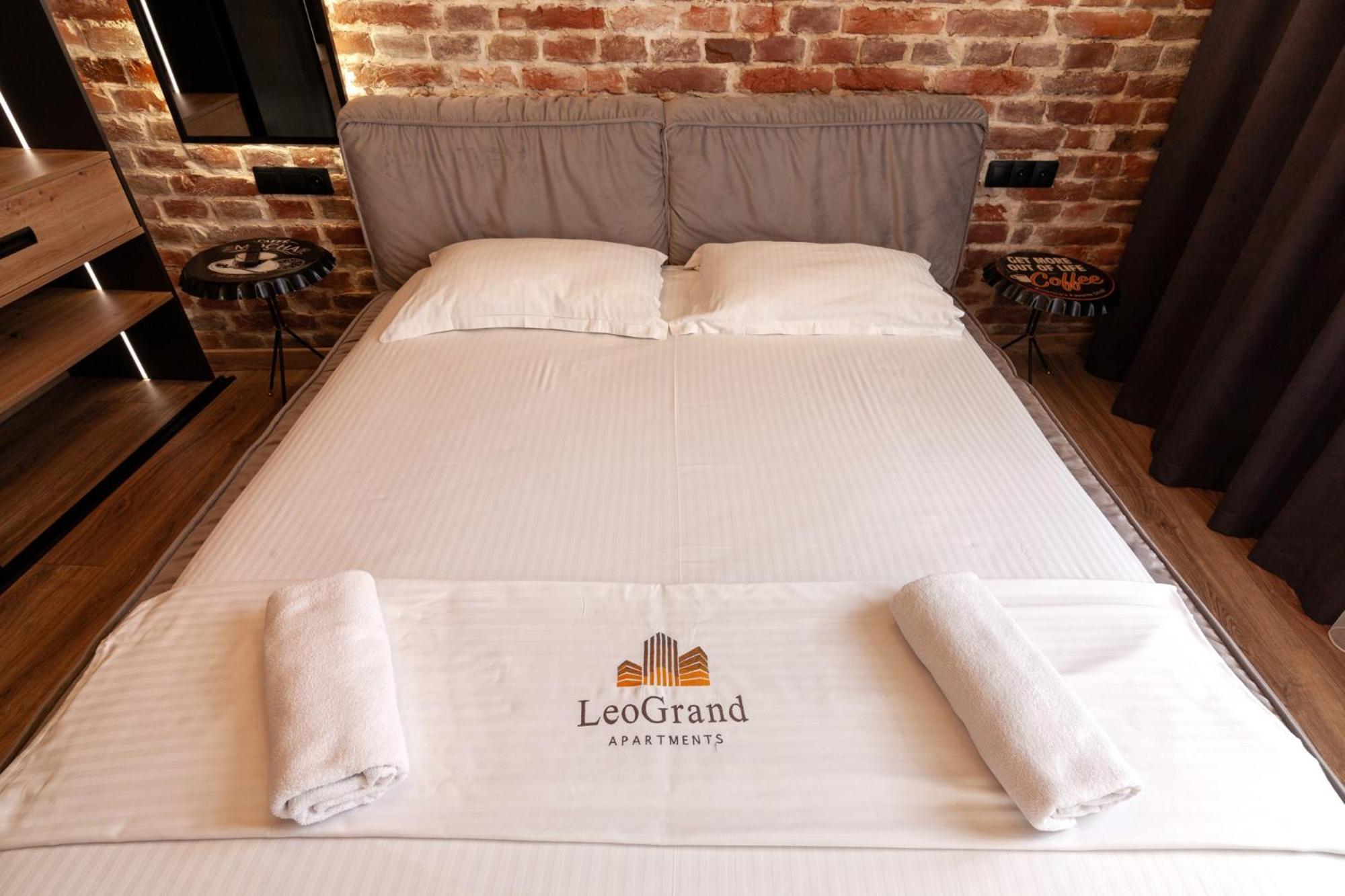 Ferienwohnung Leogrand Jacuzzi On Krakivska 26 Lemberg Exterior foto